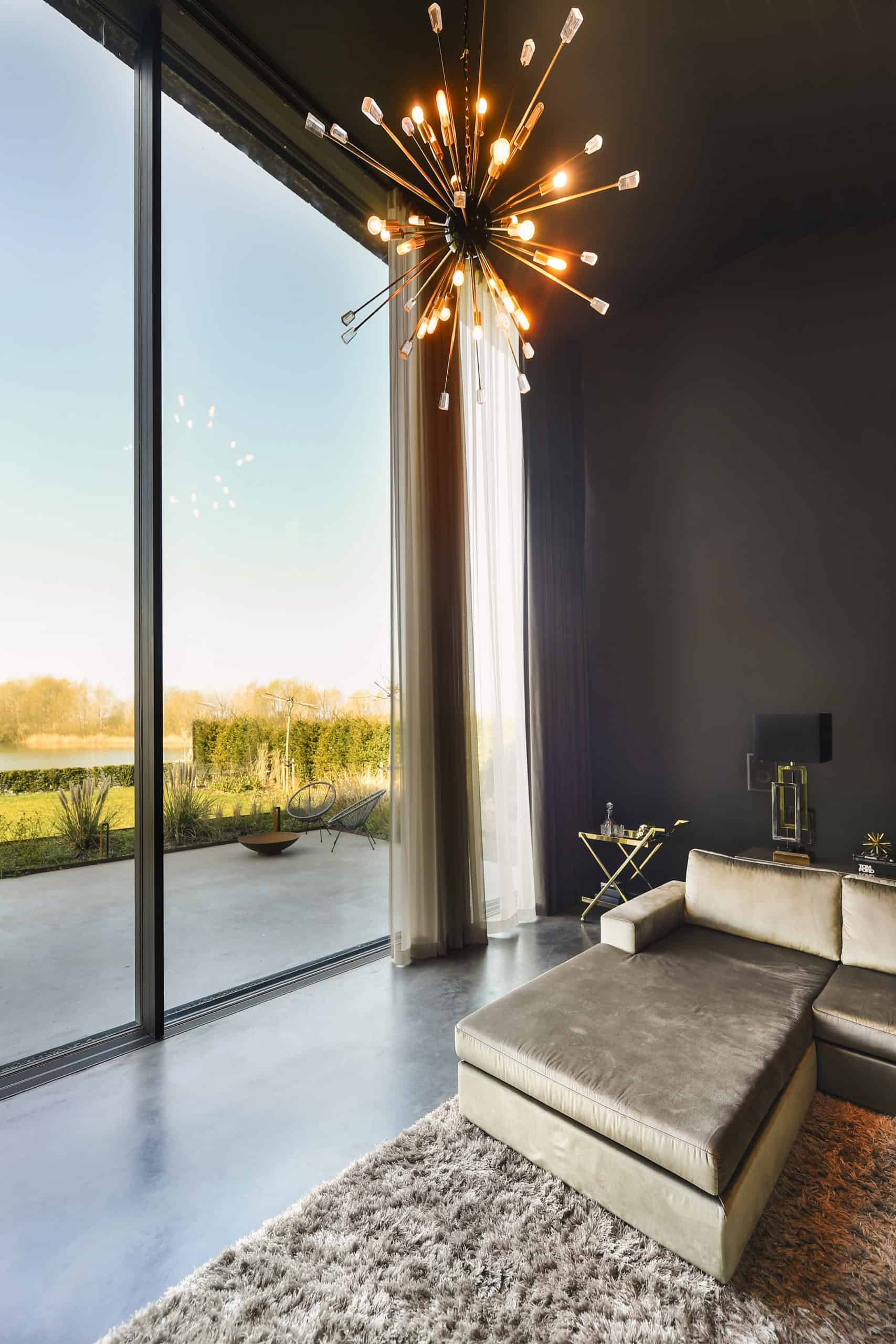 Gevlinderde woonbeton vloer en een gevlinderd betonnen terras in Arnhem