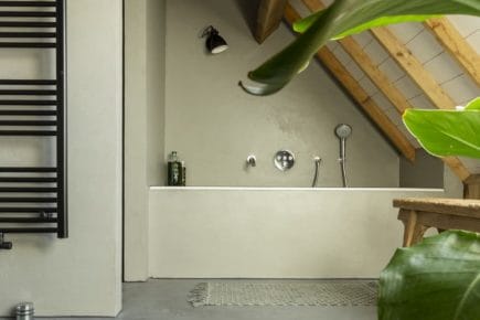 Gevlinderde woonbeton vloer en beton ciré muur in Budel