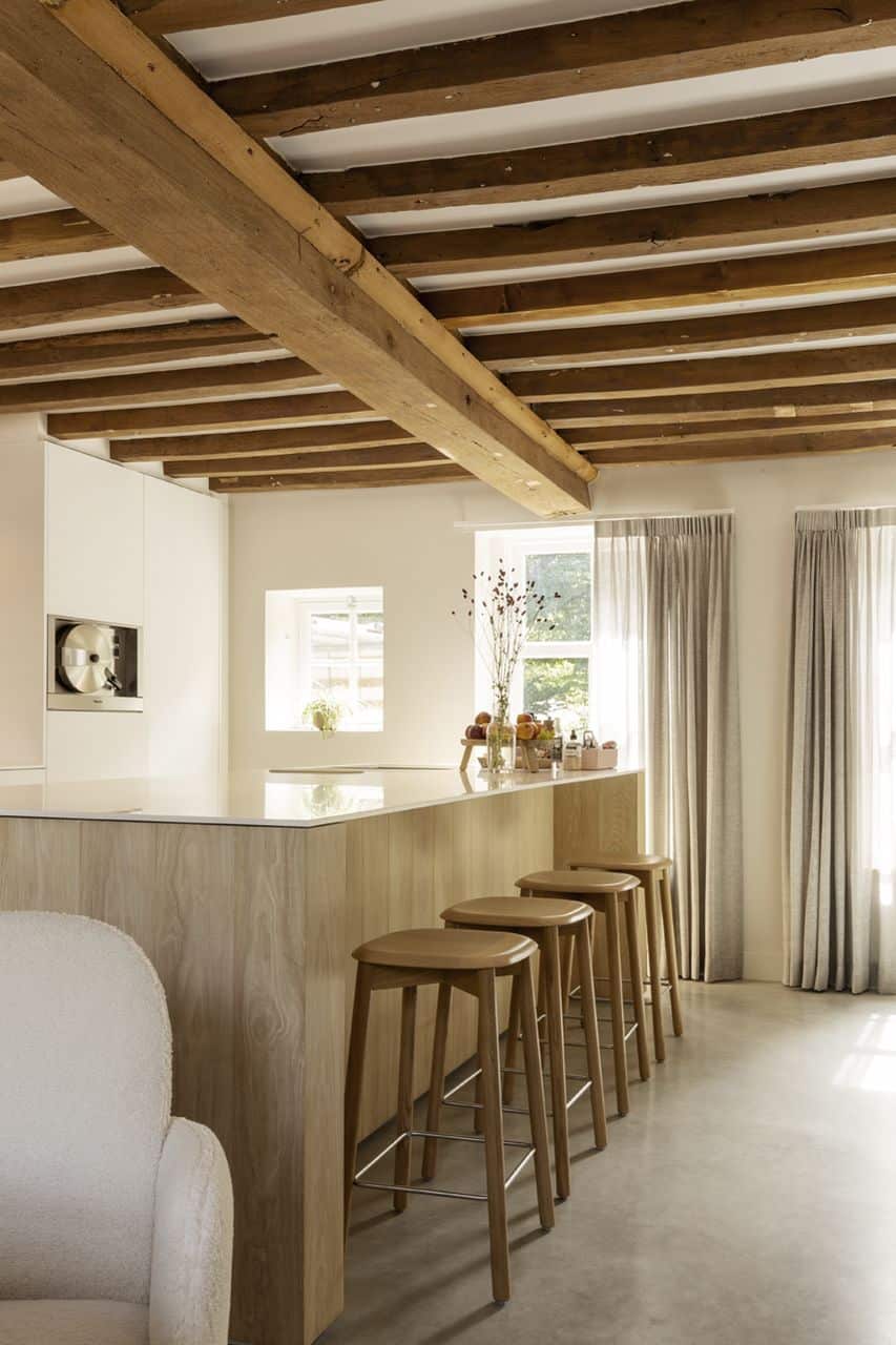 keuken met natuurlijke kleuren en materialen