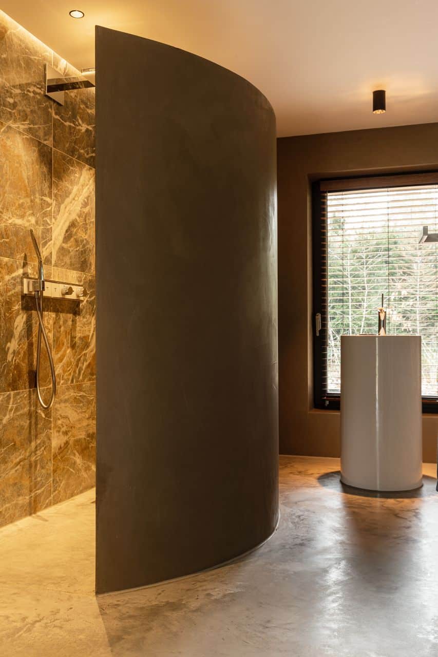 gevlinderde betonvloer douche