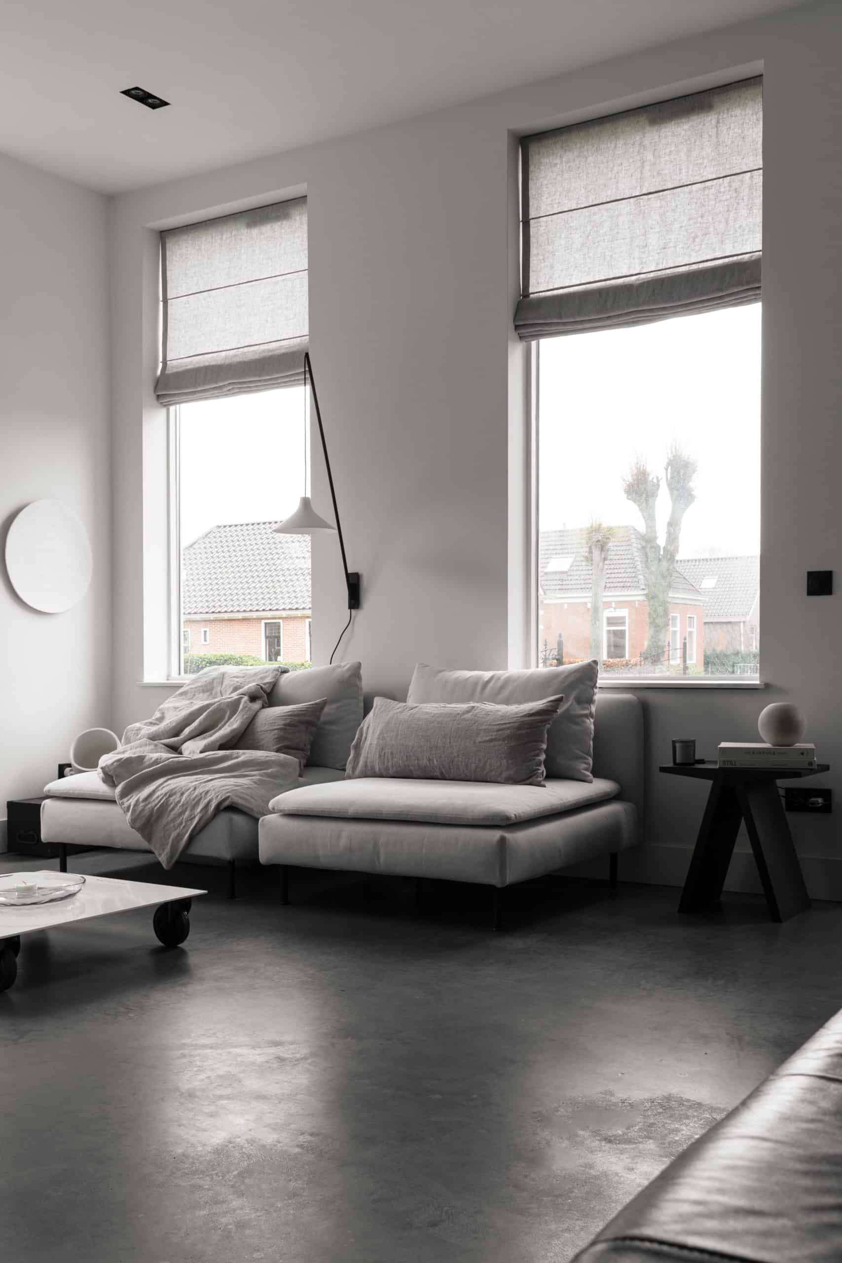 Gevlinderde betonvloer in beeld