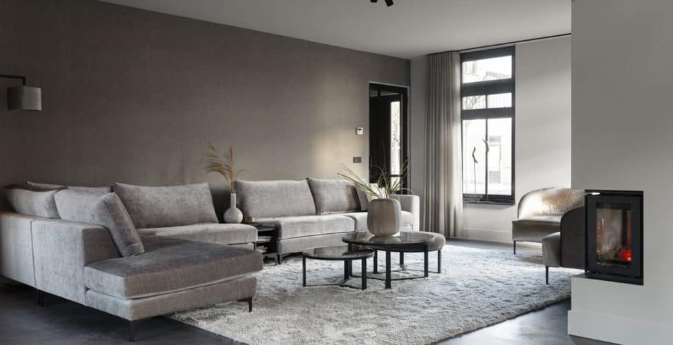 Dunne gevlinderde vloer in de woonkamer