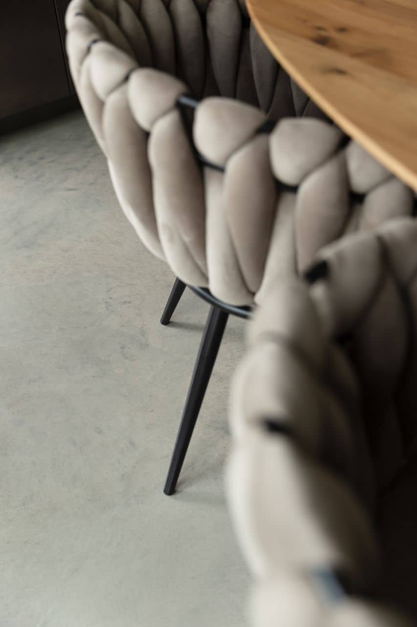 Italiaanse betonlook vloer Tiel close up