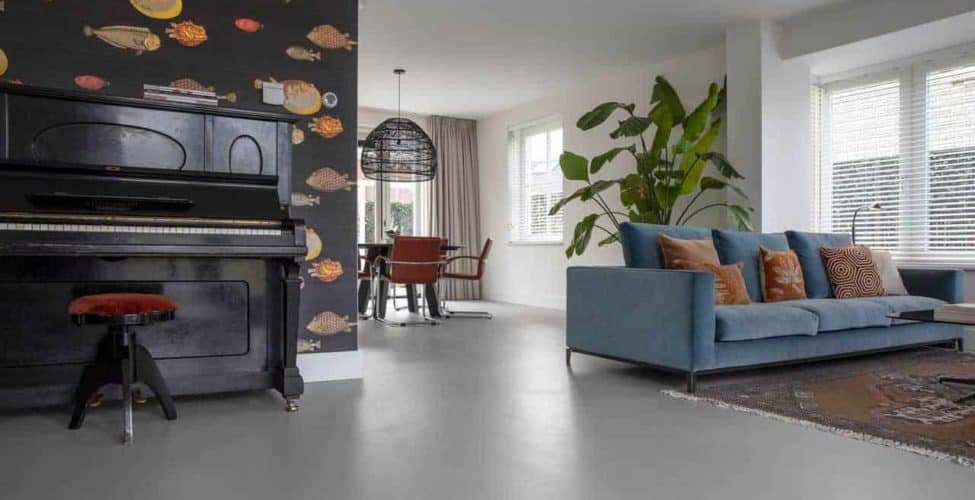Beton ciré vloer in de woon- en eetkamer in Kesteren.