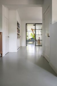 Betonvloer, gietvloer betonlook, beton gietvloer, gietvloer in huis